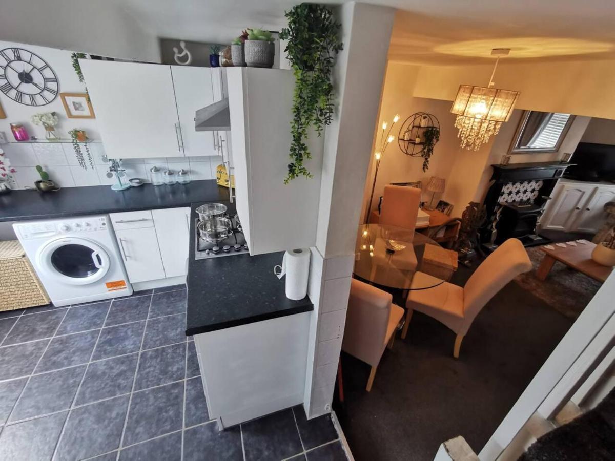 Stunning 2-Bed House In Macclesfield Cheshire Exterior foto