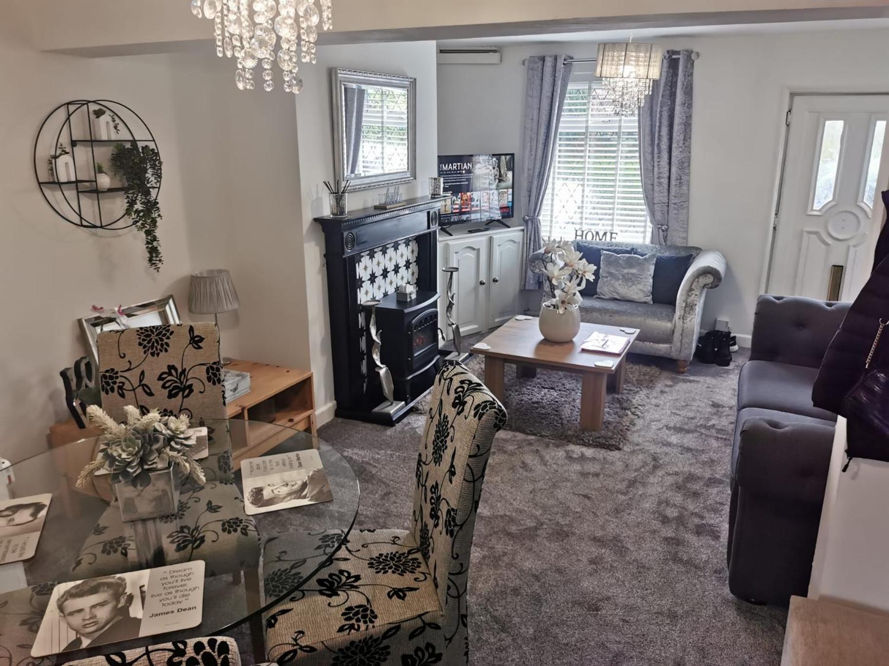Stunning 2-Bed House In Macclesfield Cheshire Exterior foto